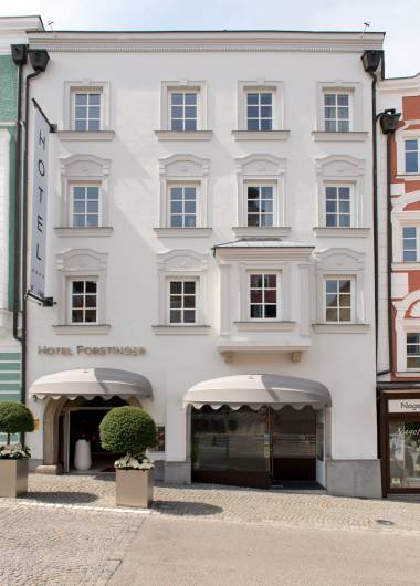 Außenfassade im Barockstil des Boutique Hotels Forstinger in Schärding