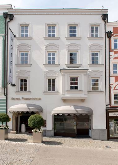 The outsidefacade in baroque style of the Boutique Hotel Forstinger in Schaerding