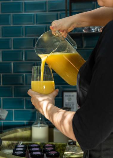 Frisch gepresster Orangensaft in Glas