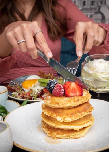 Pancakes mit frischen Beeren