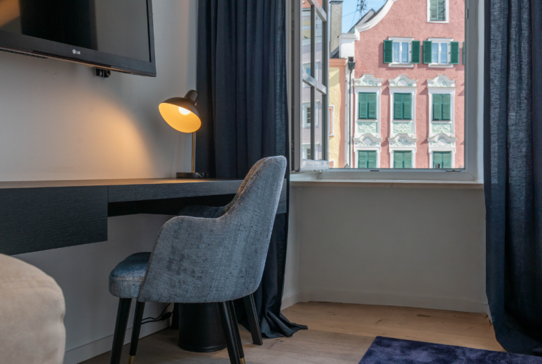 Schreibtisch mit wunderschönem Ausblick